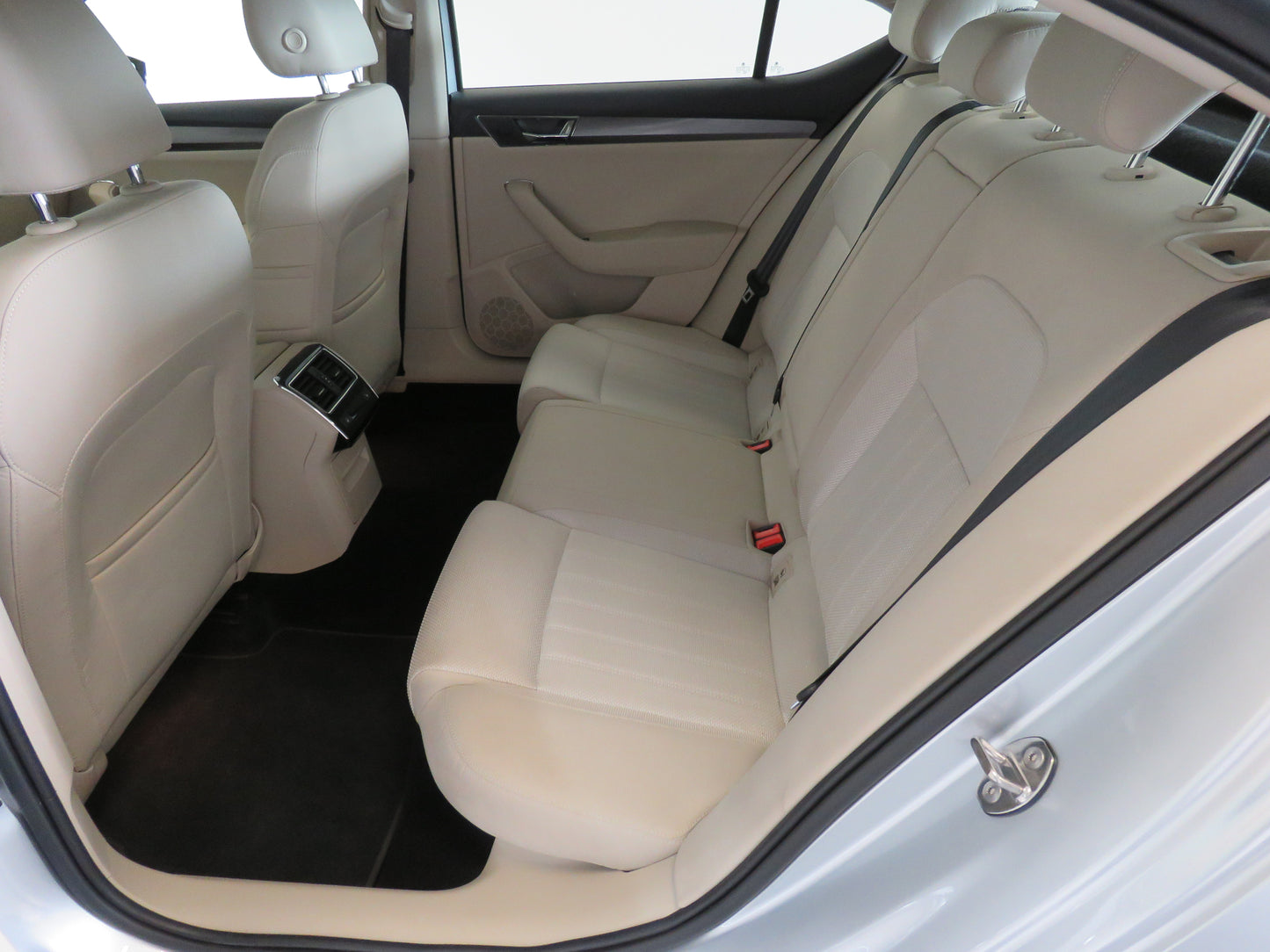 Škoda Superb 2.0 TDI 110 kW DSG Style