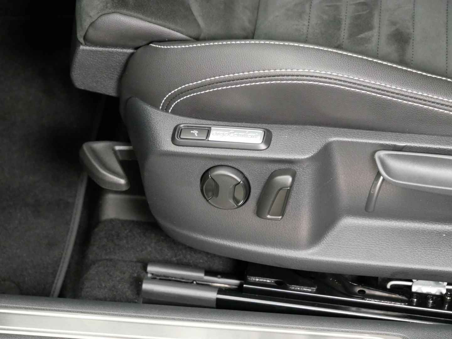 Volkswagen Passat 2.0TDI/140kW/DSG/WEBASTO/TAŽNÉ/DPH