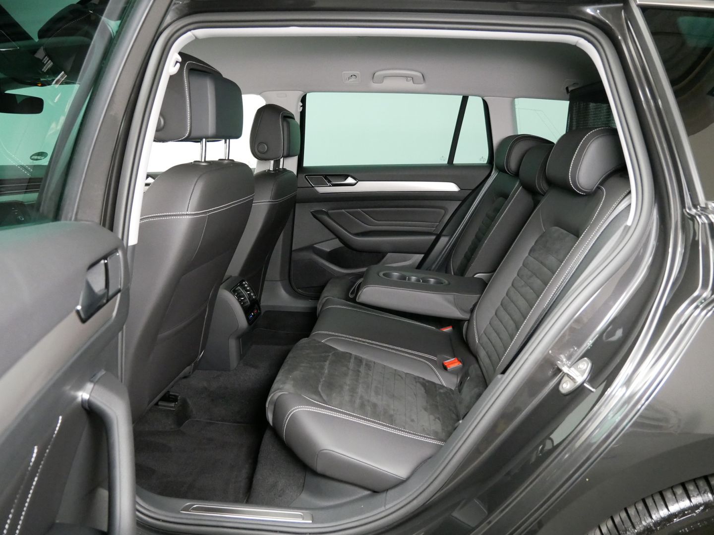 Volkswagen Passat 2.0TDI/140kW/DSG/WEBASTO/TAŽNÉ/DPH