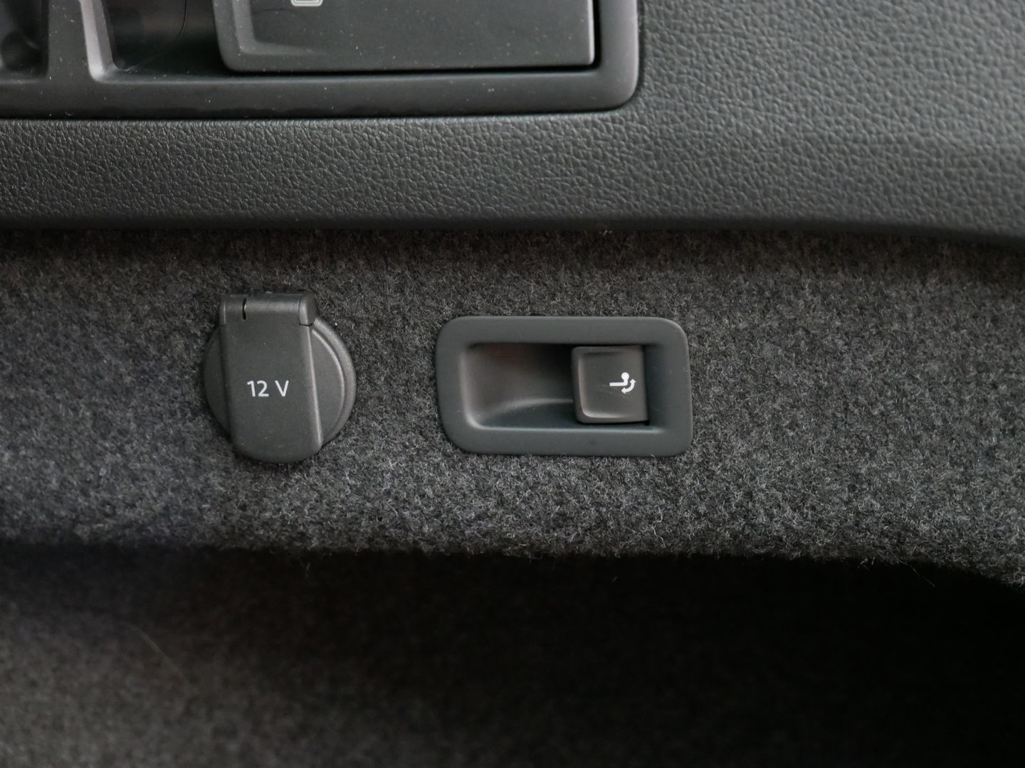Volkswagen Passat 2.0TDI/140kW/DSG/WEBASTO/TAŽNÉ/DPH