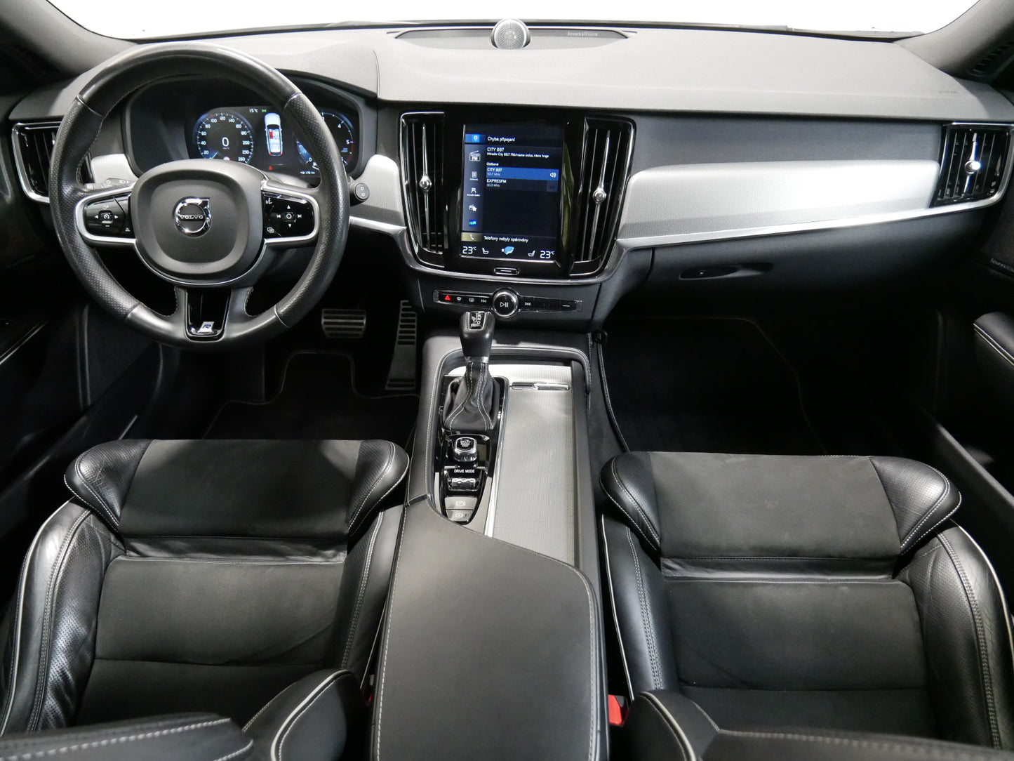 Volvo V90 D4 140 kW AUT AWD R-DESIGN