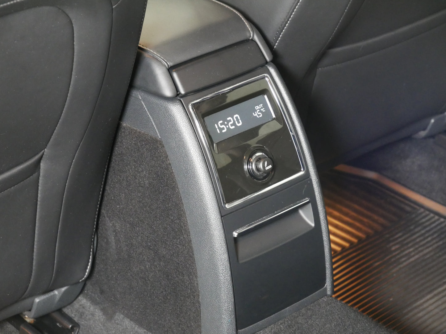 Škoda Superb 2.0 TSI/147 kW/DSG/KŮŽE/TAŽNÉ