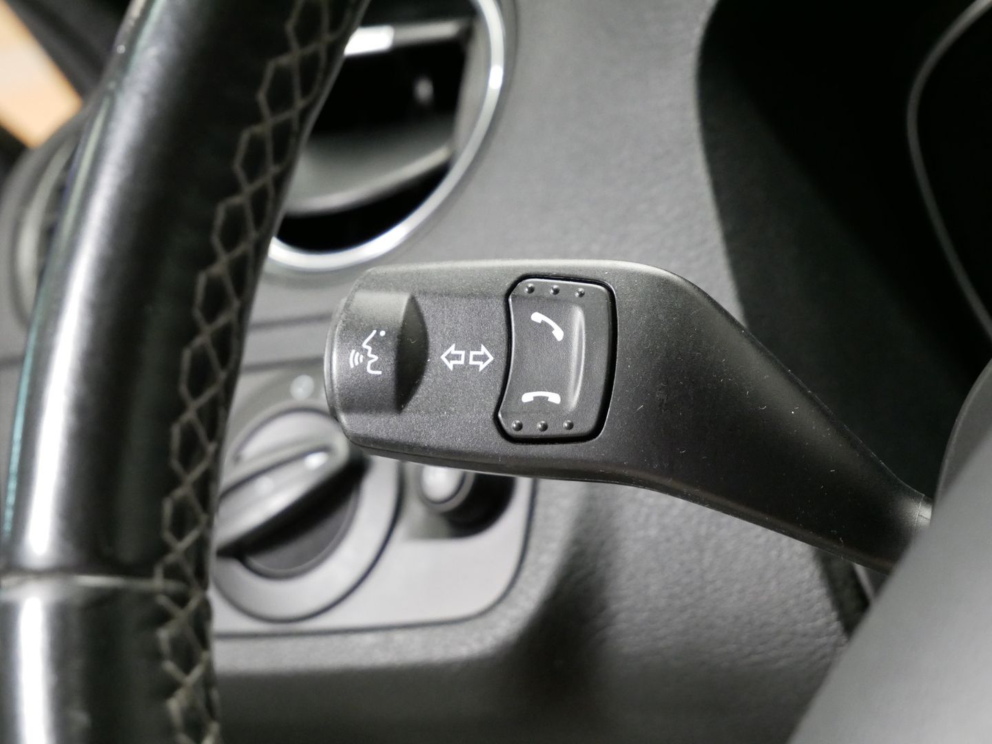 Ford S-MAX 2.0 TDCI/120kW/AUT/TAŽNÉ/XENONY/TITANIUM