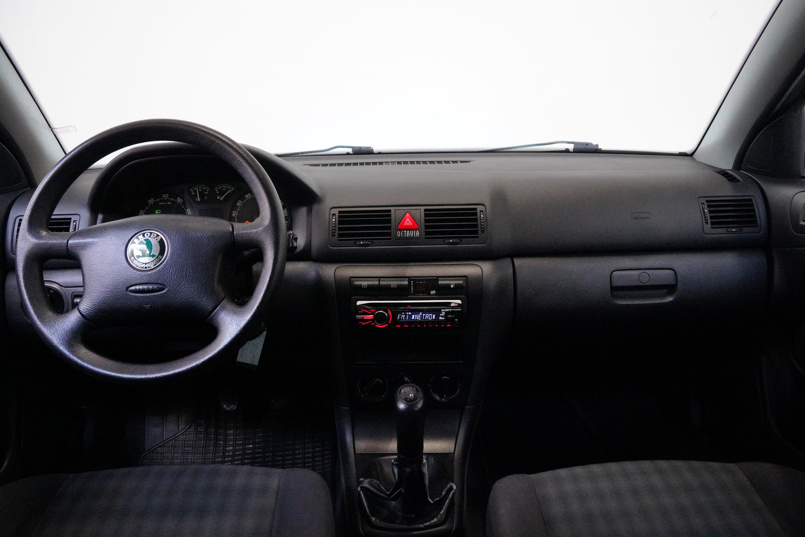 Škoda Octavia 2.0i 85 kW Tour – foto 6