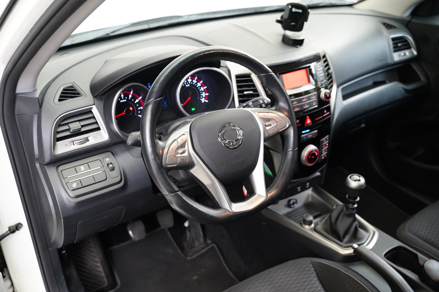 Ssang Yong Tivoli 1.6i 94 kW Crystal 4x2