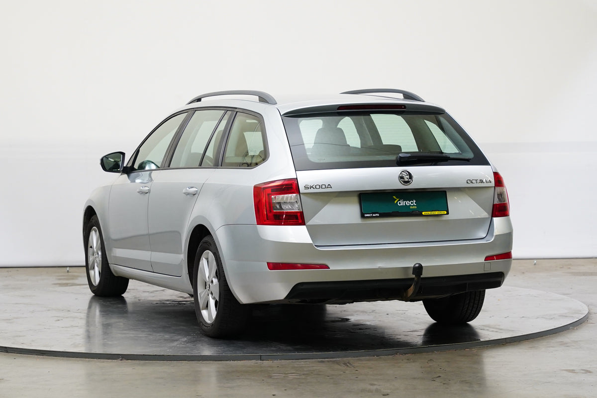 Škoda Octavia 1.6 TDI DSG Elegance – foto 7