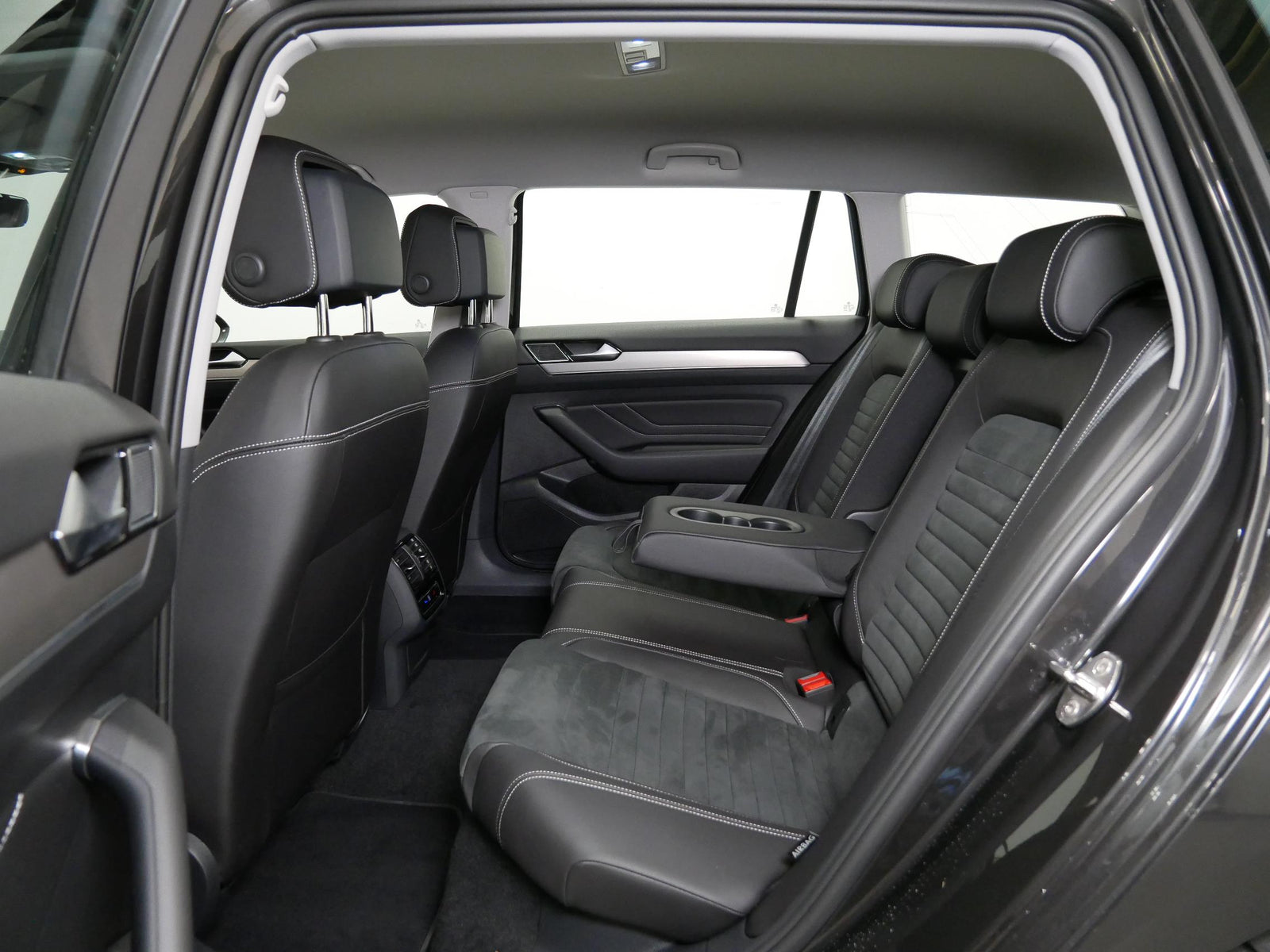 Volkswagen Passat 2.0 TDI 110 kW Elegance – foto 7