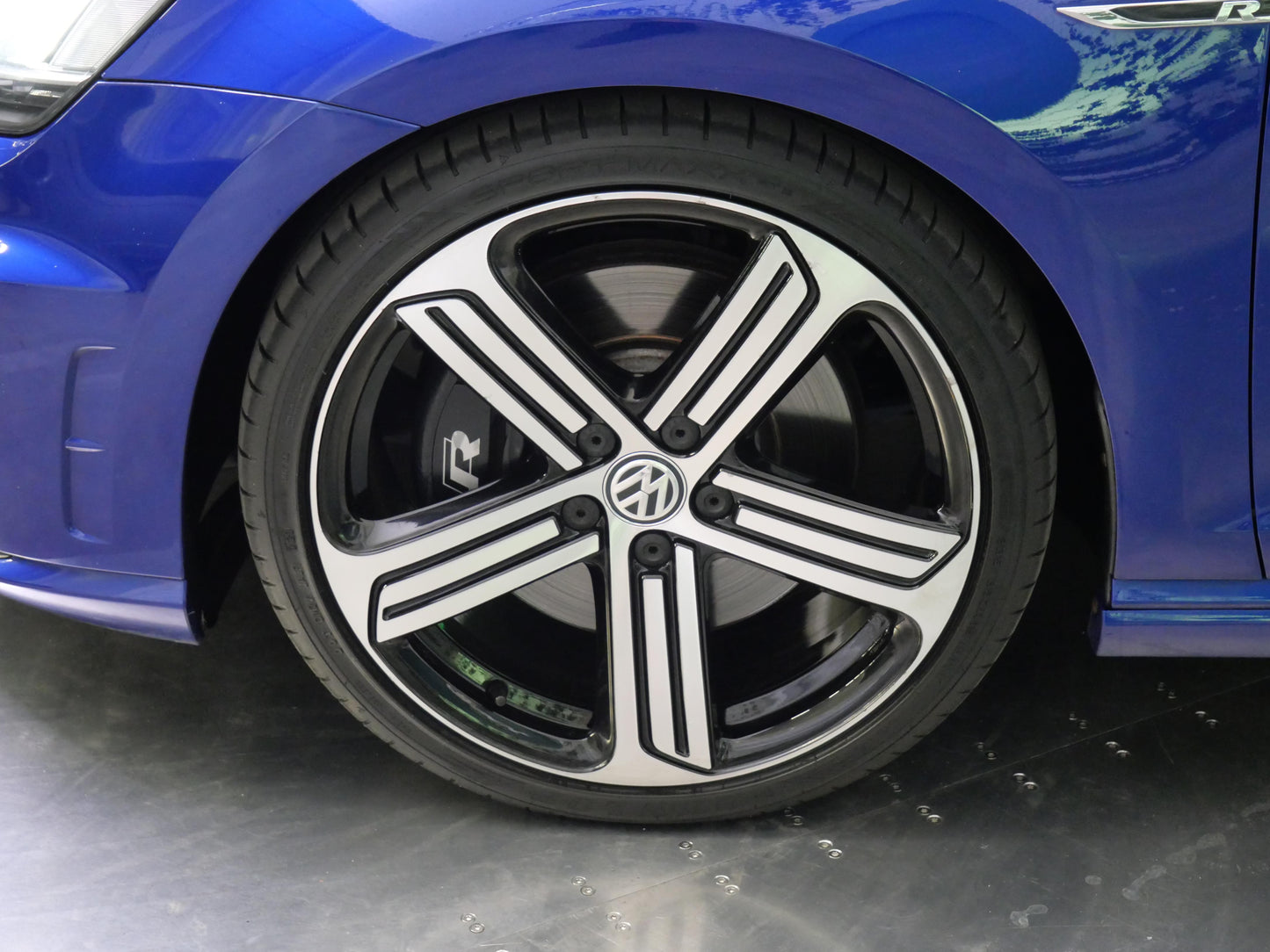 Volkswagen Golf 2.0 TSI 221 kW "R" 4Motion