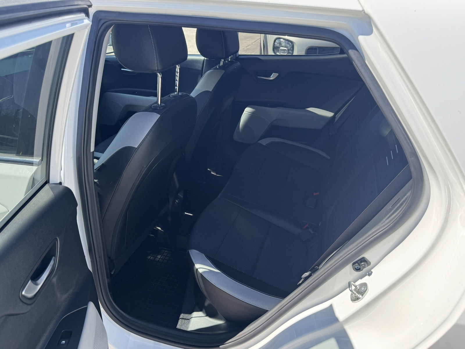 Kia Stonic 1.0 T-GDI 74 kW TOP – foto 8