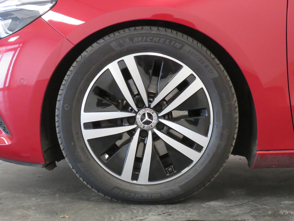 Mercedes-Benz B200 200d 110 kW