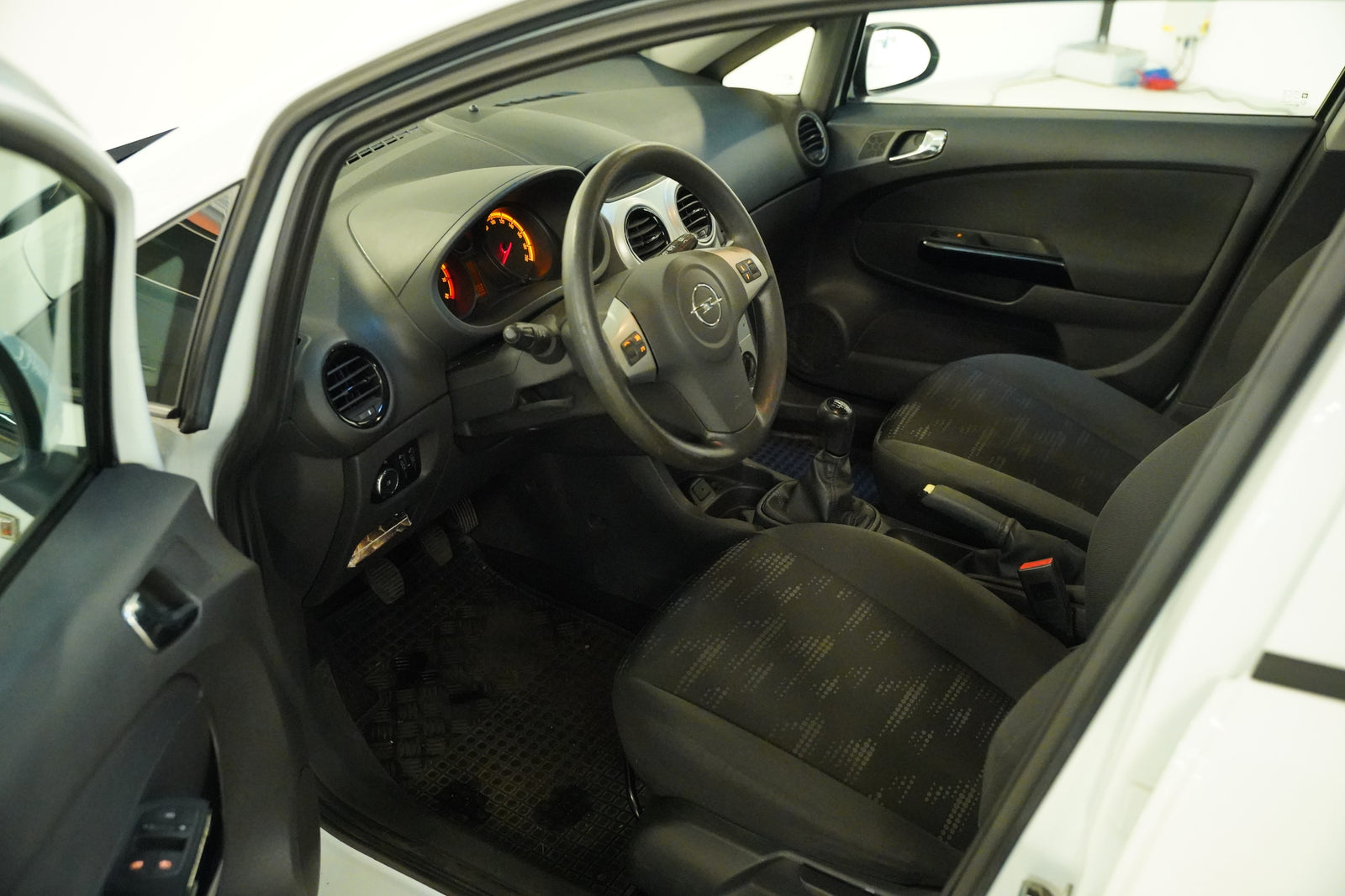 Opel Corsa 1.2 63 kW – foto 6