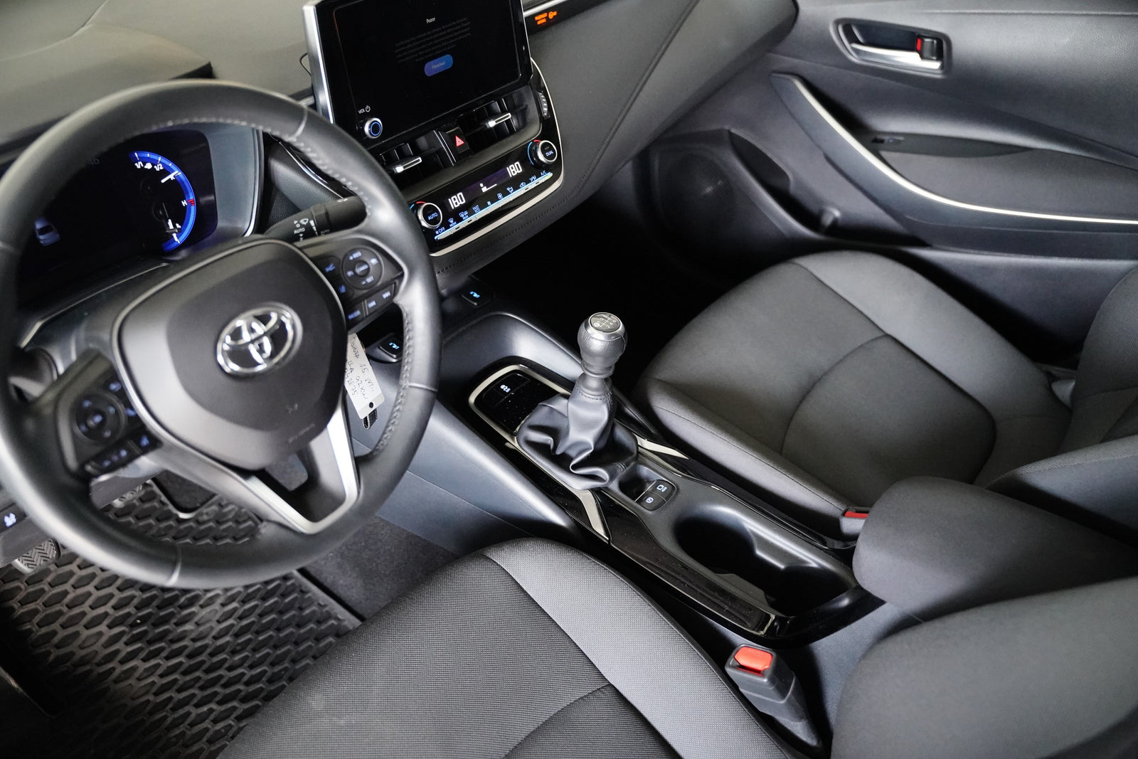 Toyota Corolla 1.5 VVT-i 92 kW – foto 5