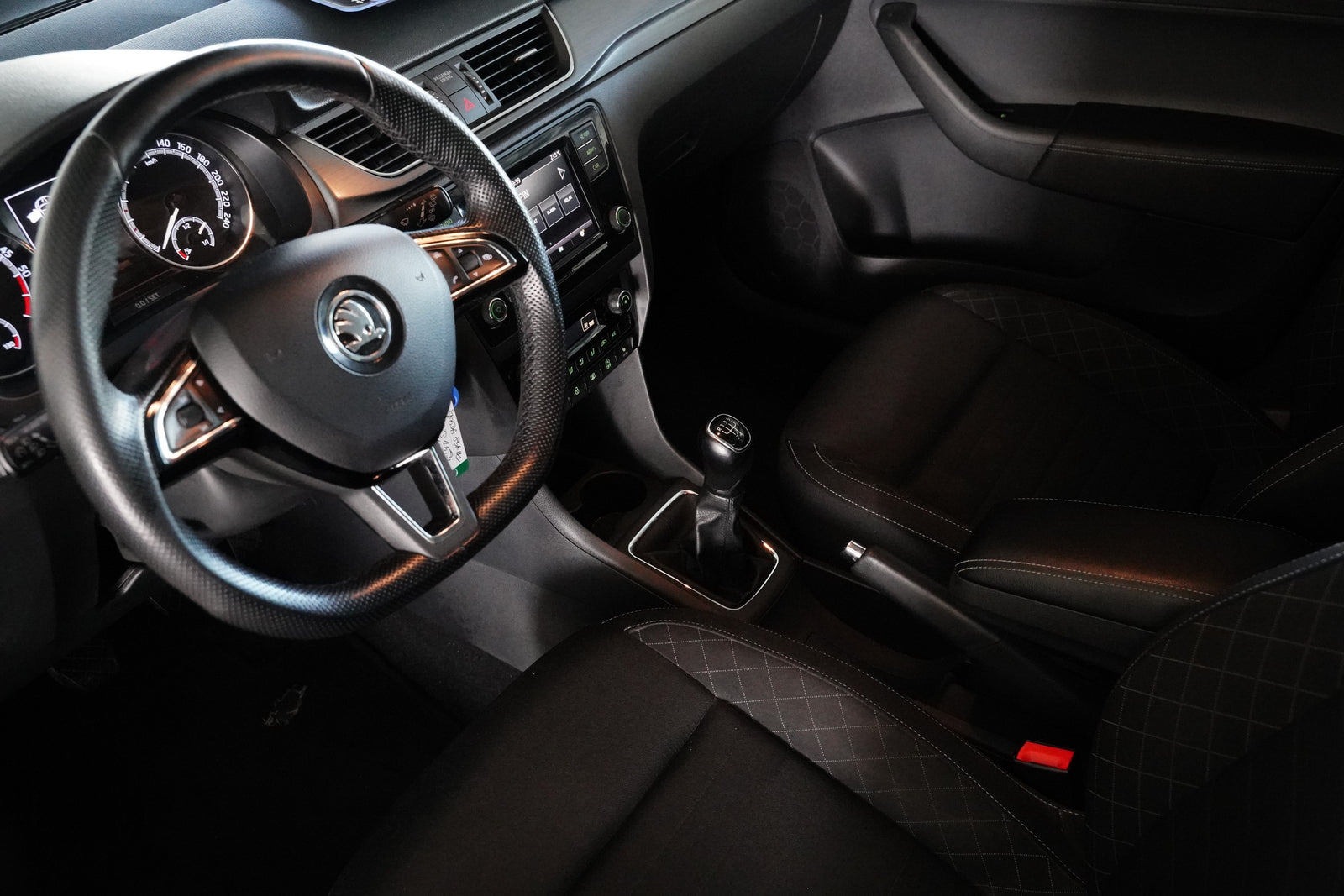 Škoda Rapid 1.6 TDI 85 kW Style Plus – foto 5