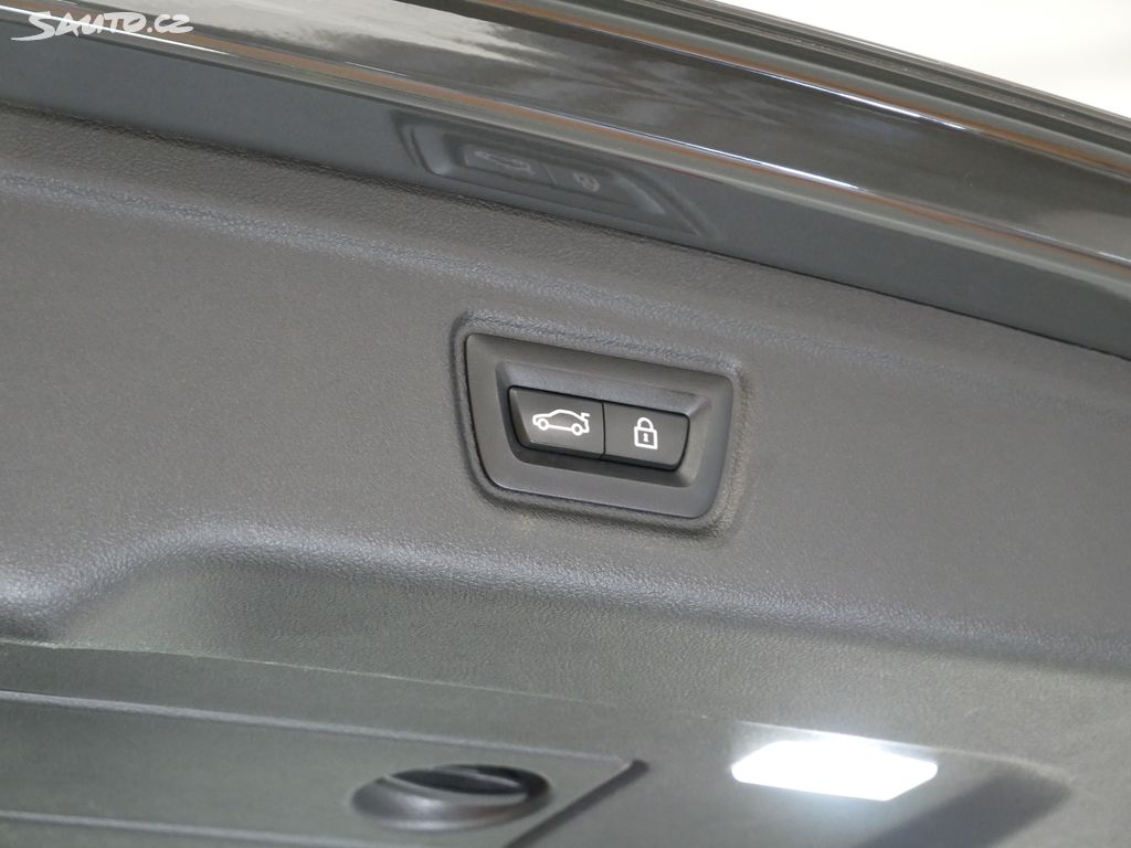 BMW Řada 3, 330i M sport