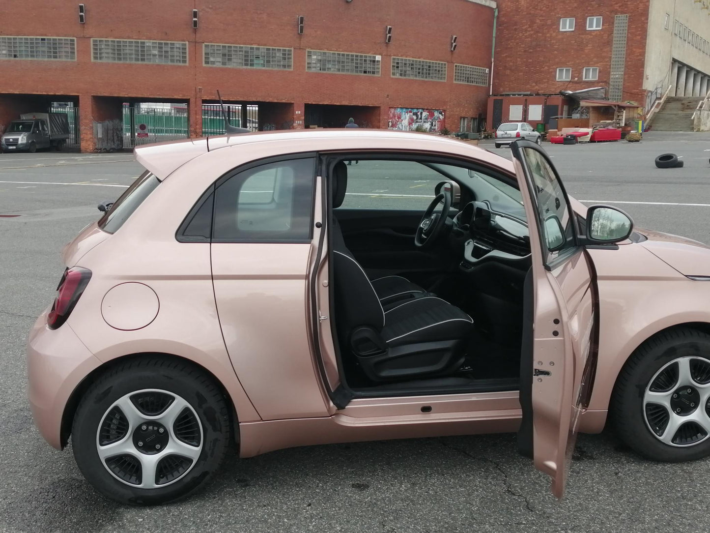 Fiat 500e BEV 3+1 Passion 42kWh dojezd ve městě až 320km