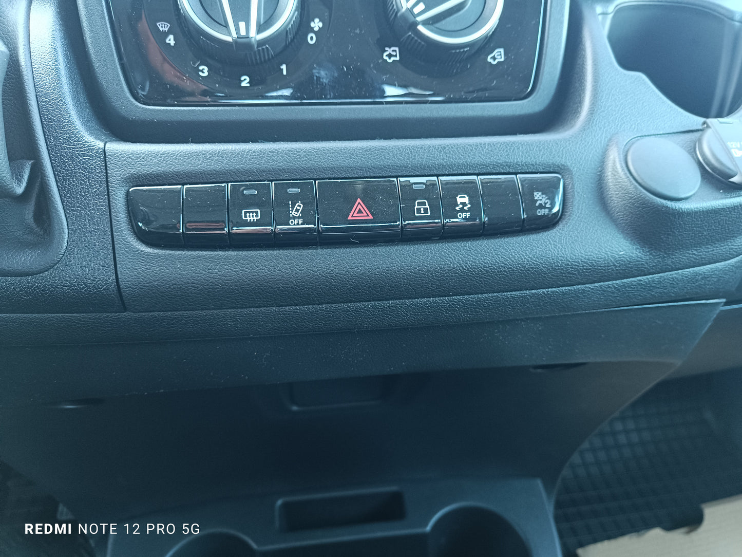 Fiat Ducato Maxi Valník 3-stranný sklápěč 2,2 MTJ 140k 35 L4