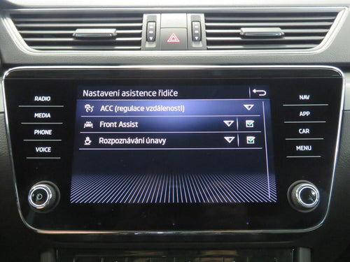 Škoda Superb 2.0 TDI 110 kW Style plus – foto 20