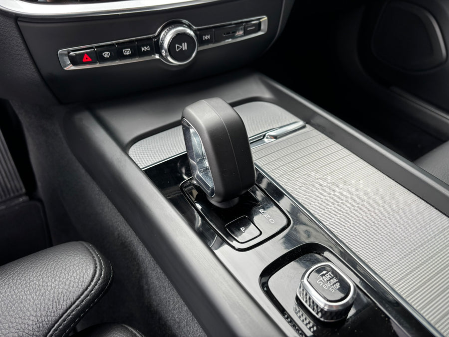 Volvo V60  2.0i B4 MHEV Plus (145 kW) – foto 8