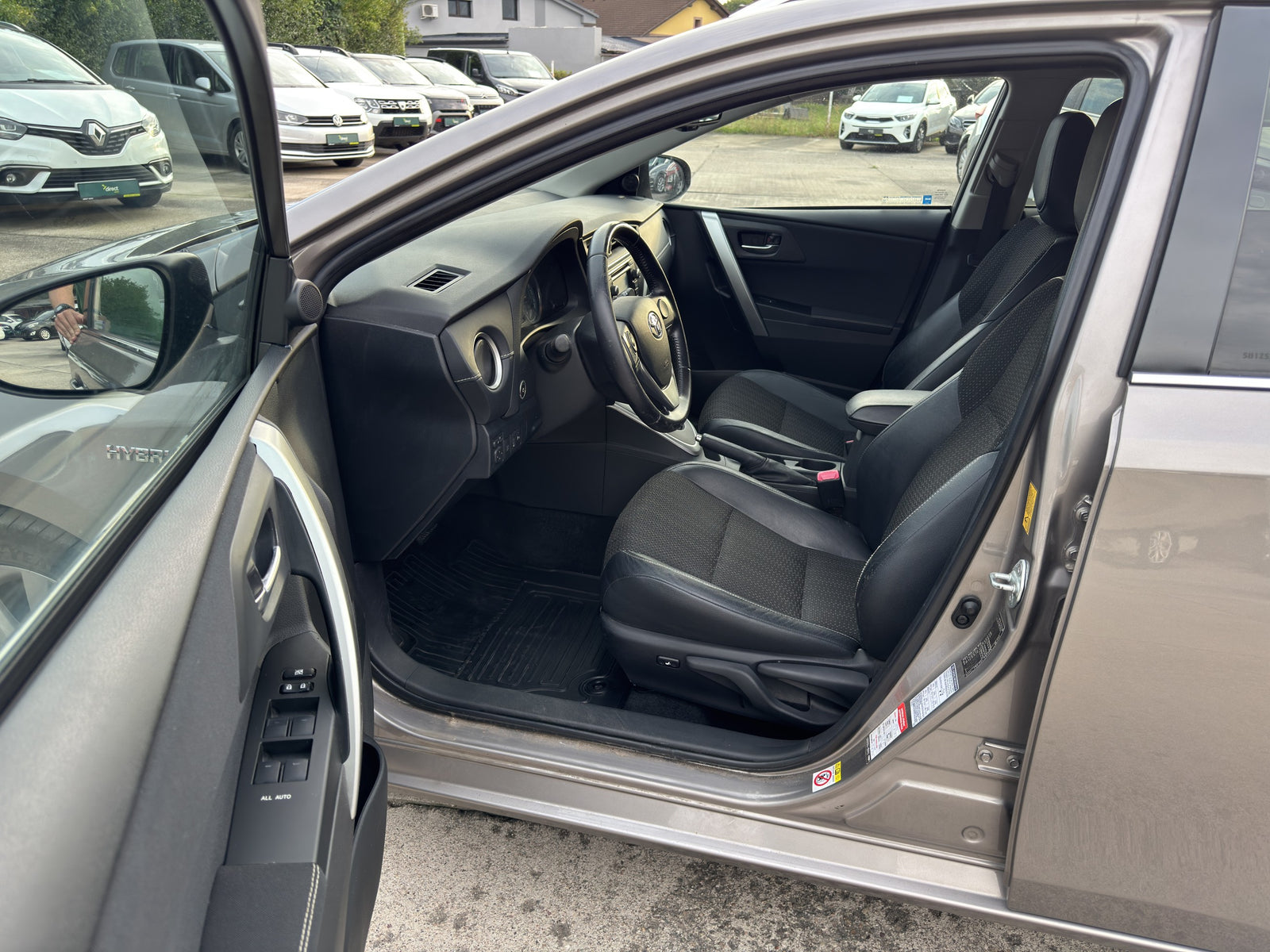 Toyota Auris 1.8 Hybrid + LPG 73 kW – foto 4