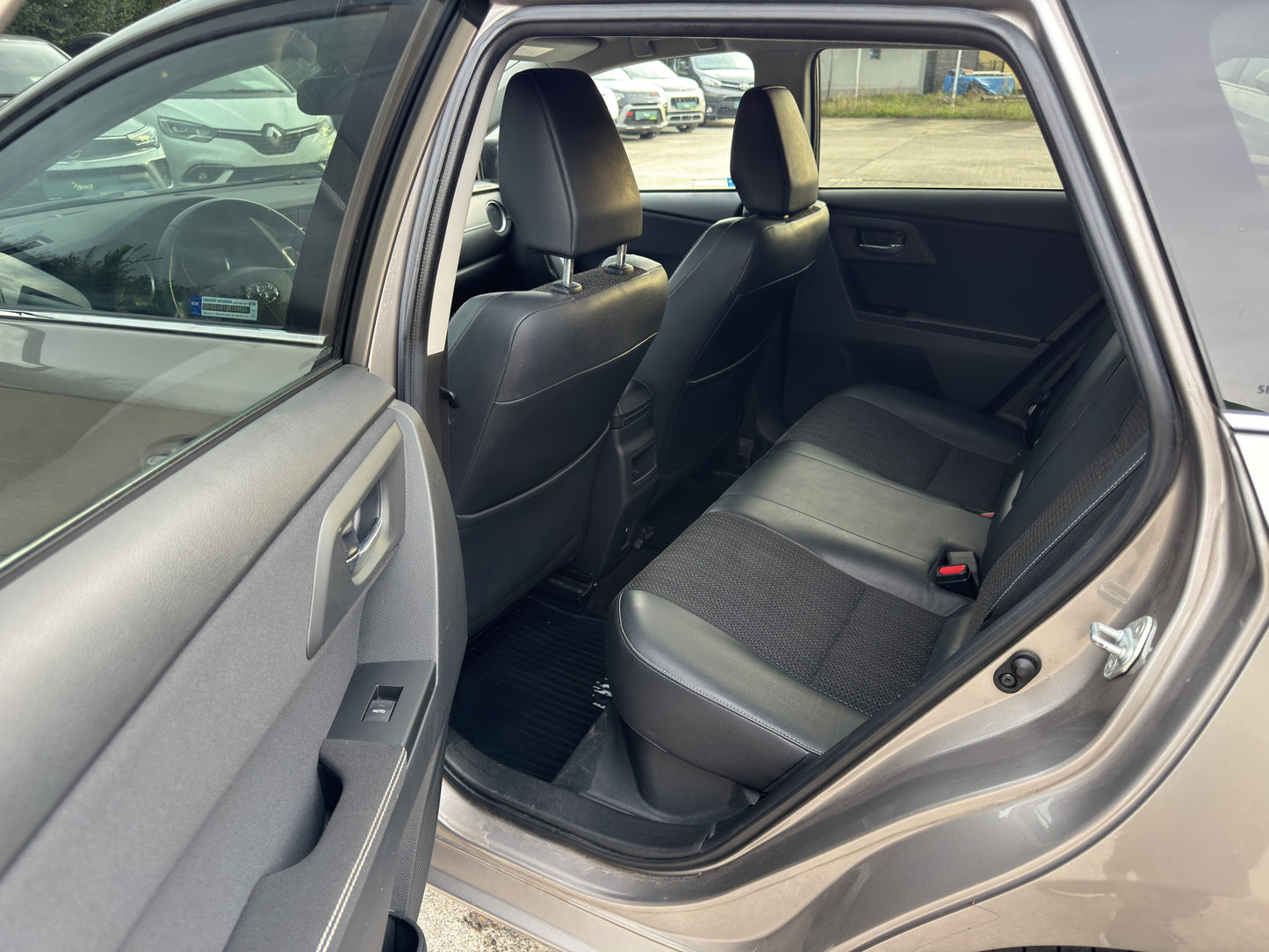 Toyota Auris 1.8 Hybrid + LPG 73 kW