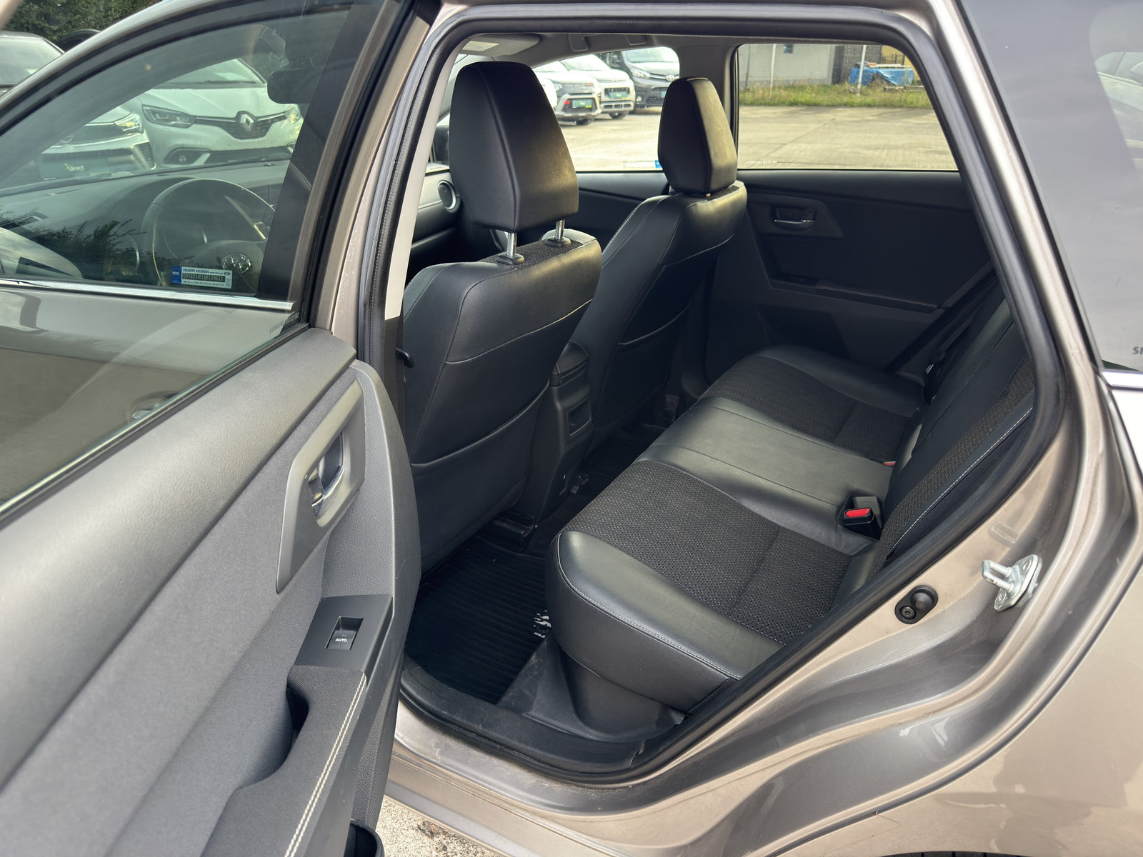 Toyota Auris 1.8 Hybrid + LPG 73 kW – foto 5