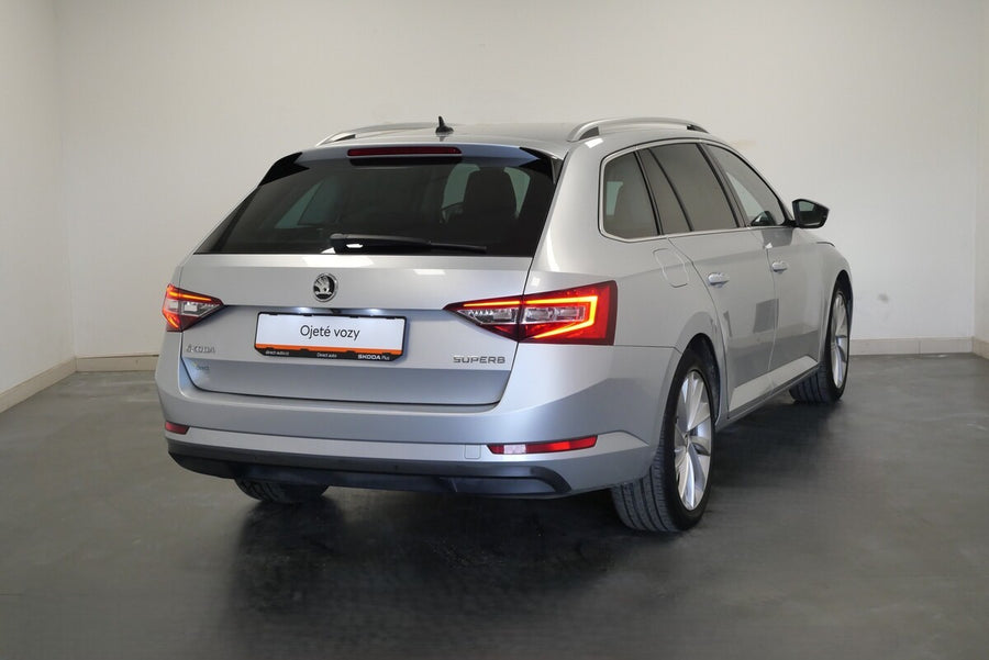 Škoda Superb 2.0 TDI 110 kW Style DSG – foto 2