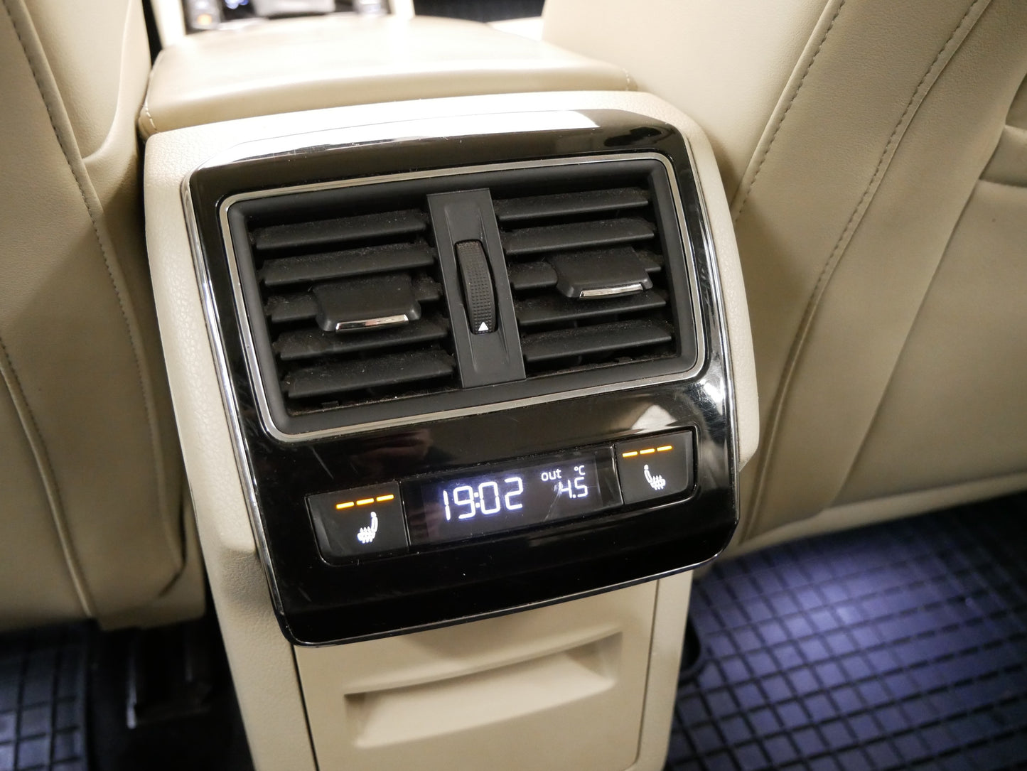 Škoda Superb 2.0TDi 140 kW 4x4 L&K