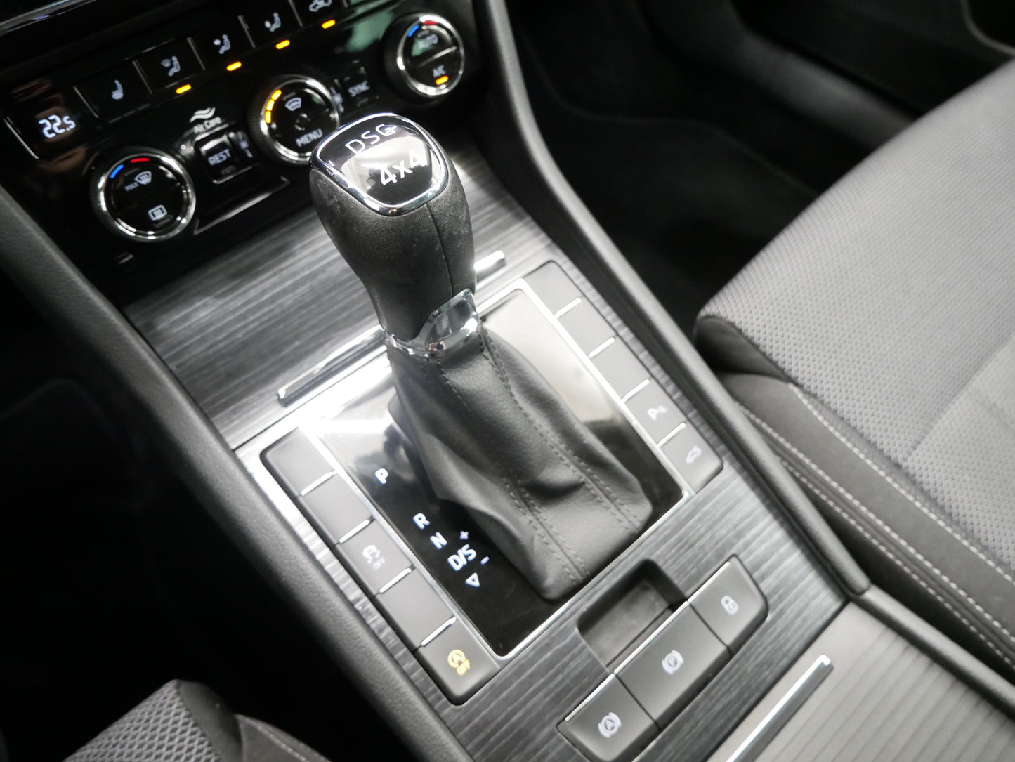 Škoda Superb 2.0 TDI 140 kW Style Extra