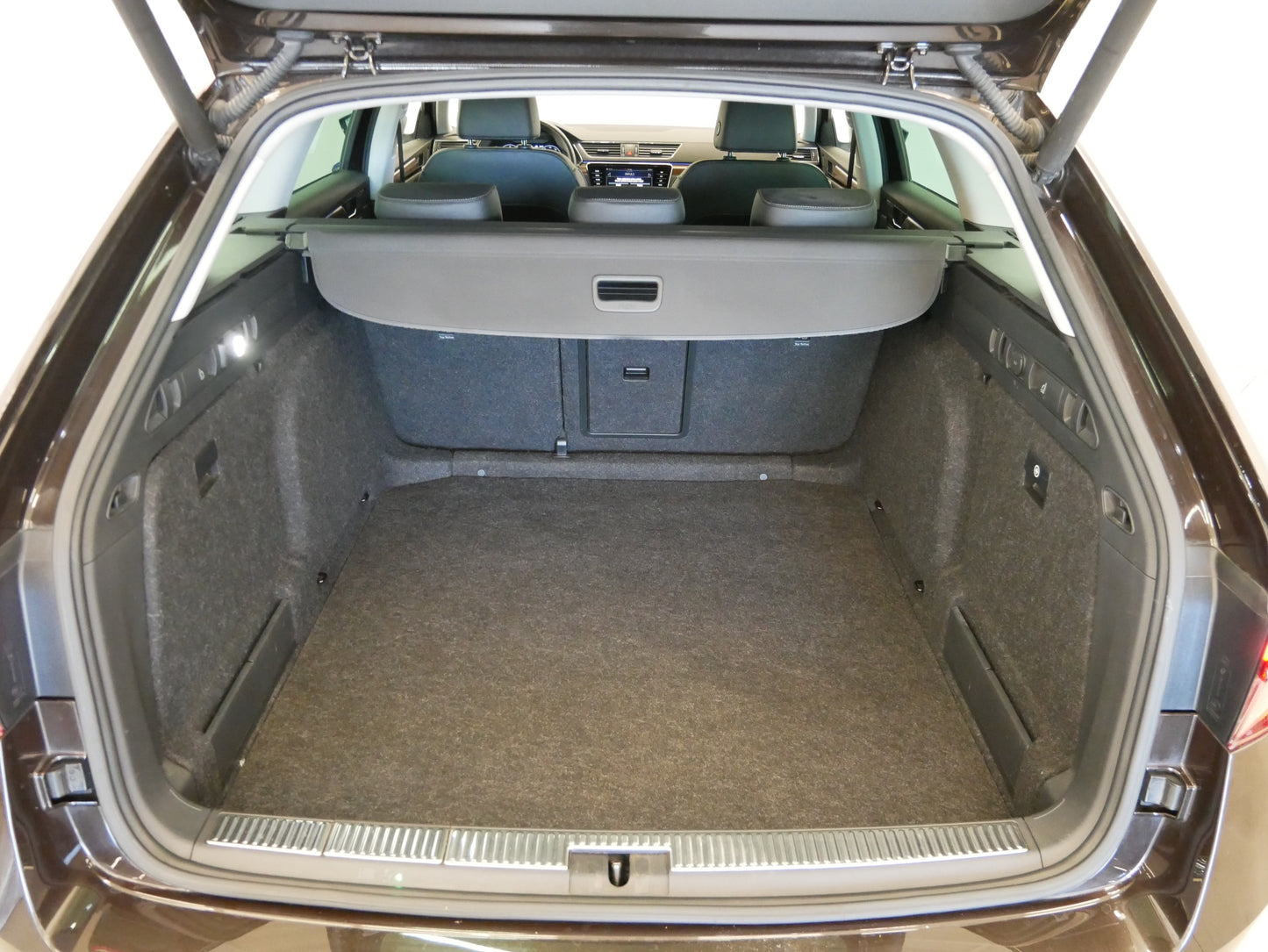 Škoda Superb 2.0 TDI 140 kW Scout