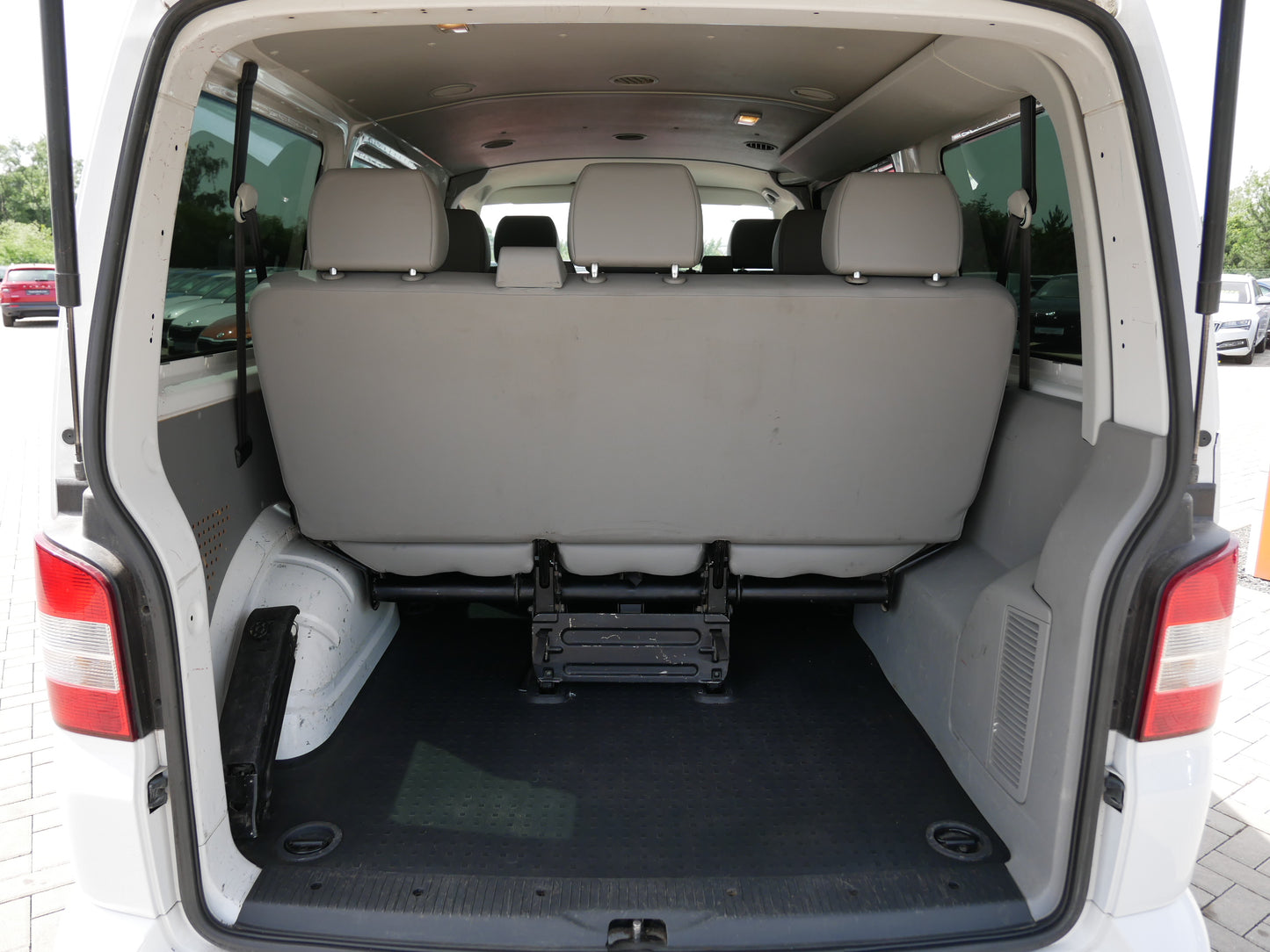 Volkswagen Transporter Kombi 2.0 TDI 84 kW 9 Míst