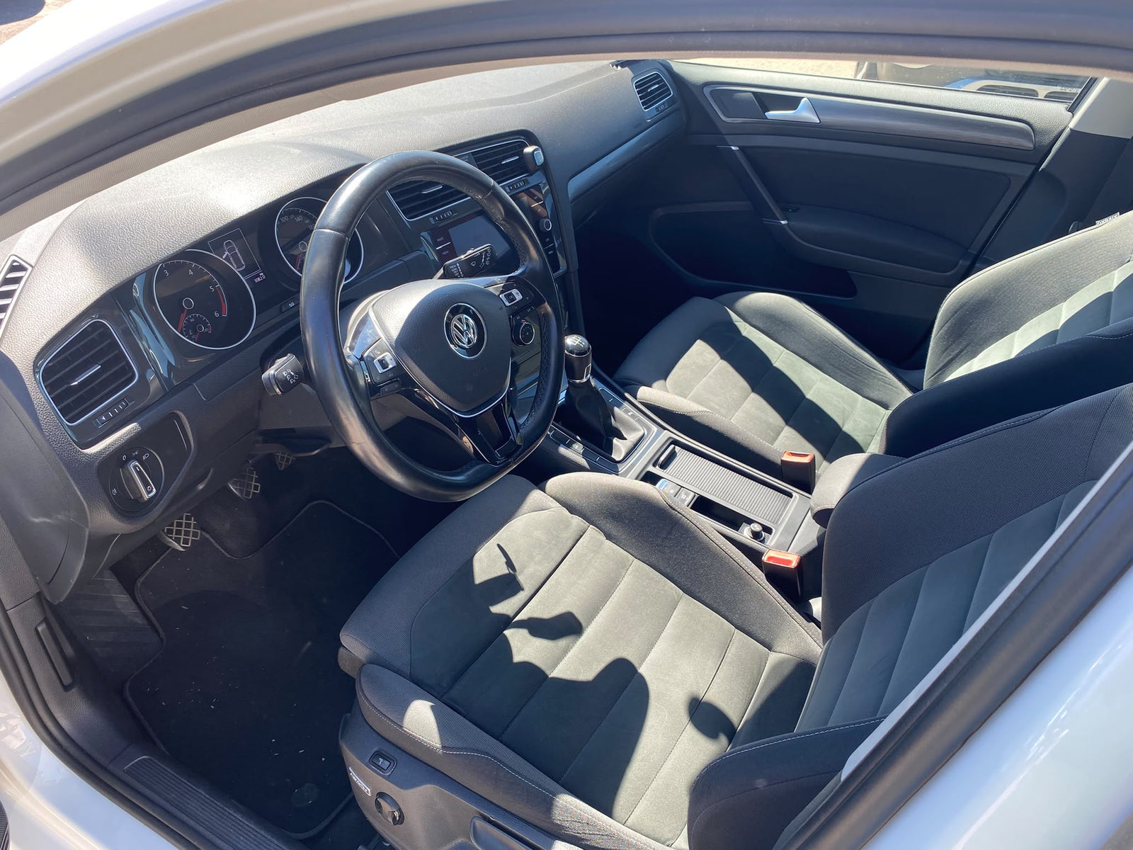 Volkswagen Golf 1.6 TDi 85 kW – foto 5
