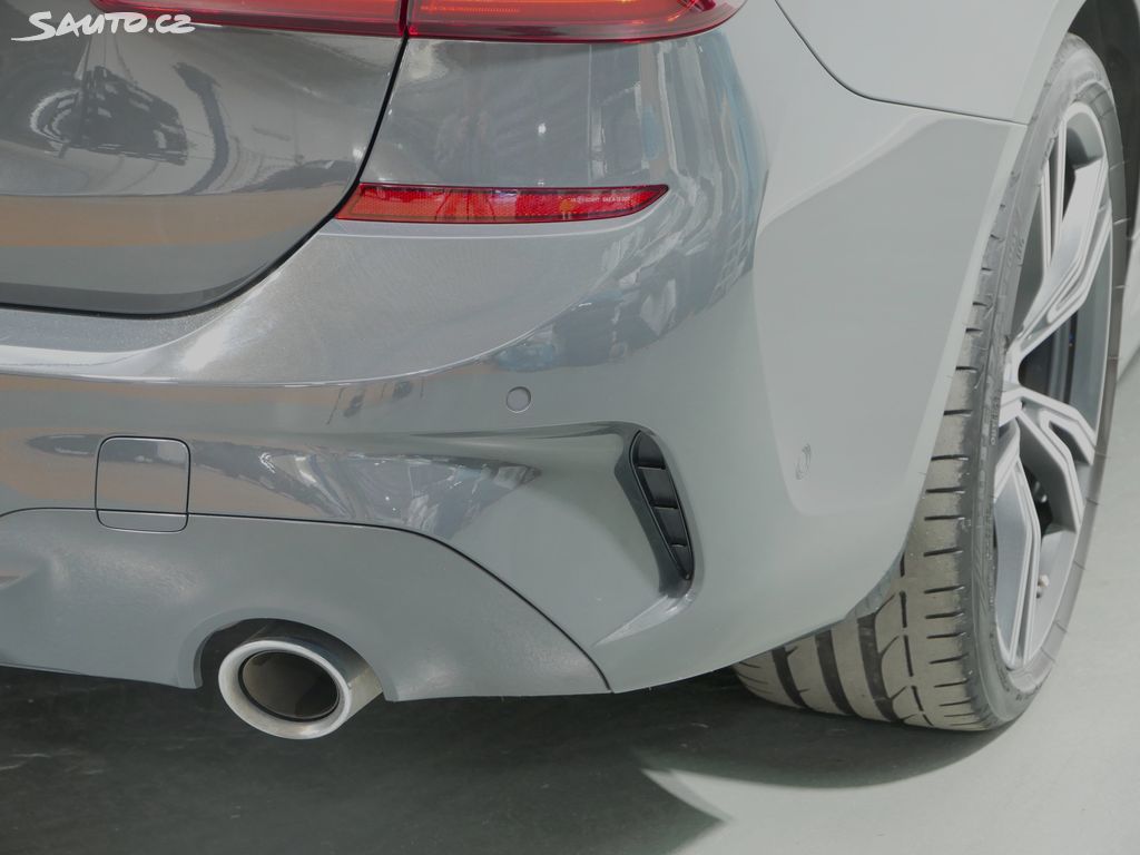 BMW Řada 3, 330i M sport