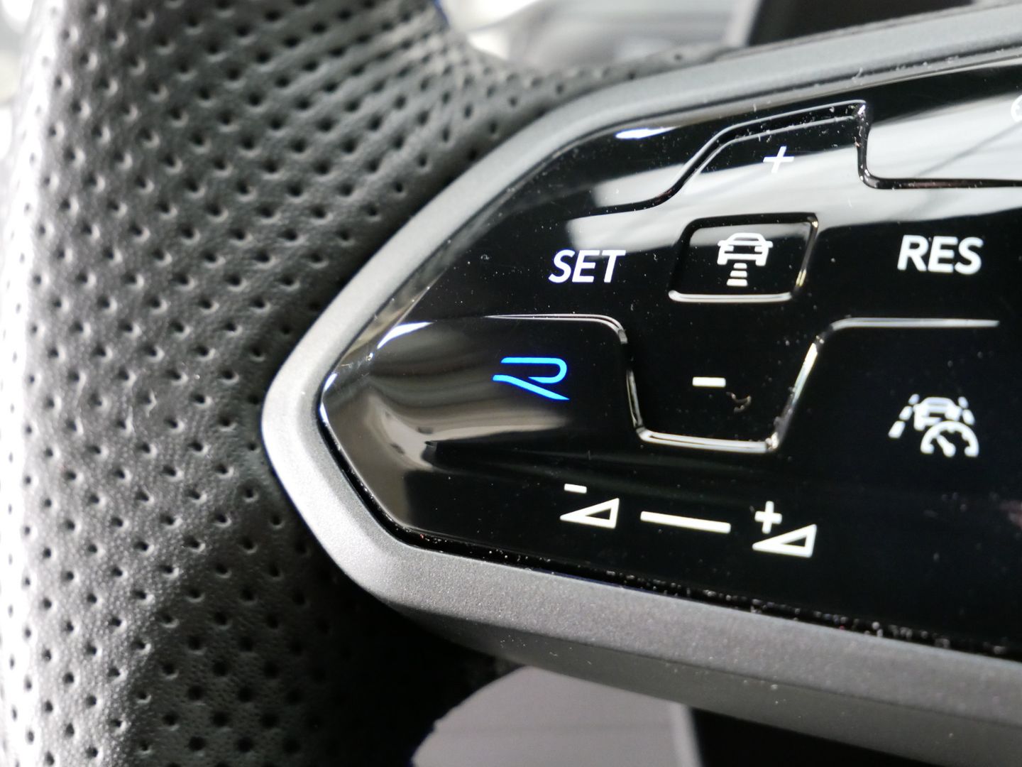 Volkswagen Tiguan "R" 2.0 TSI/235kW/DSG/4M/AKRAP