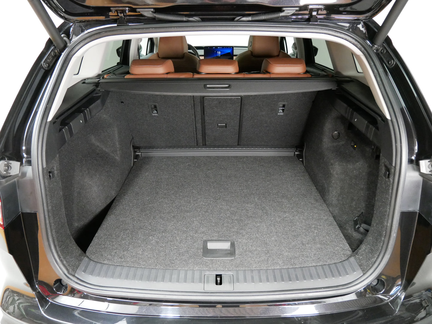 Škoda Enyaq 82kWh/150kW/ecoSUITE/TAŽNÉ/PANORAMA