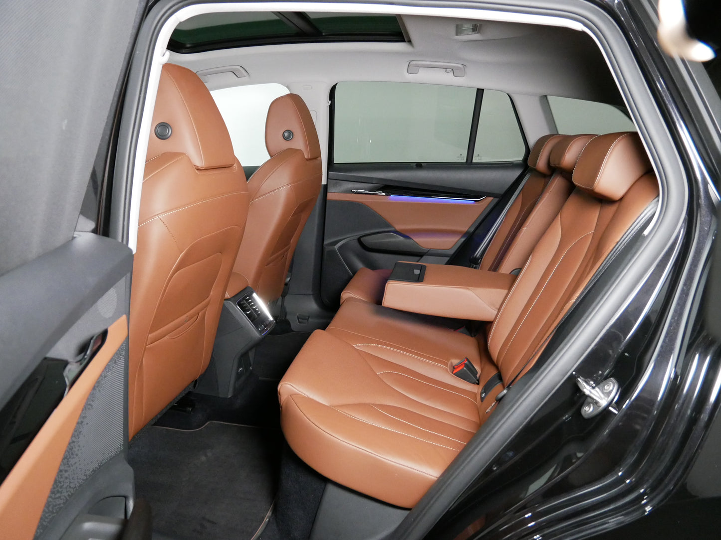 Škoda Enyaq 82kWh/150kW/ecoSUITE/TAŽNÉ/PANORAMA