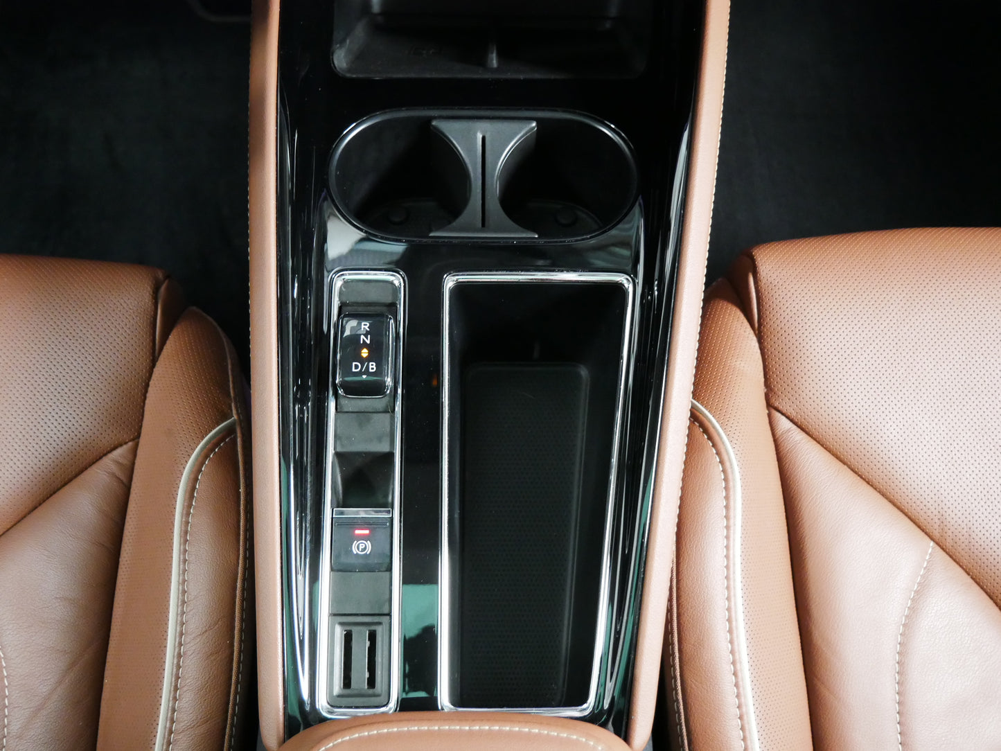 Škoda Enyaq 82kWh/150kW/ecoSUITE/TAŽNÉ/PANORAMA