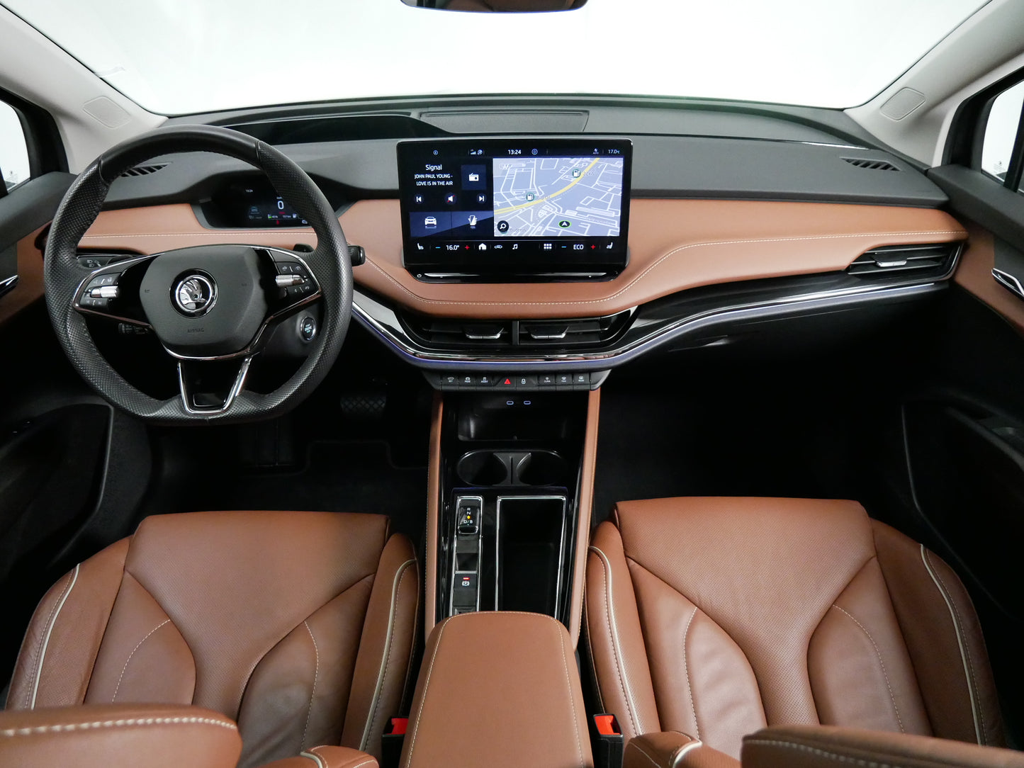 Škoda Enyaq 82kWh/150kW/ecoSUITE/TAŽNÉ/PANORAMA