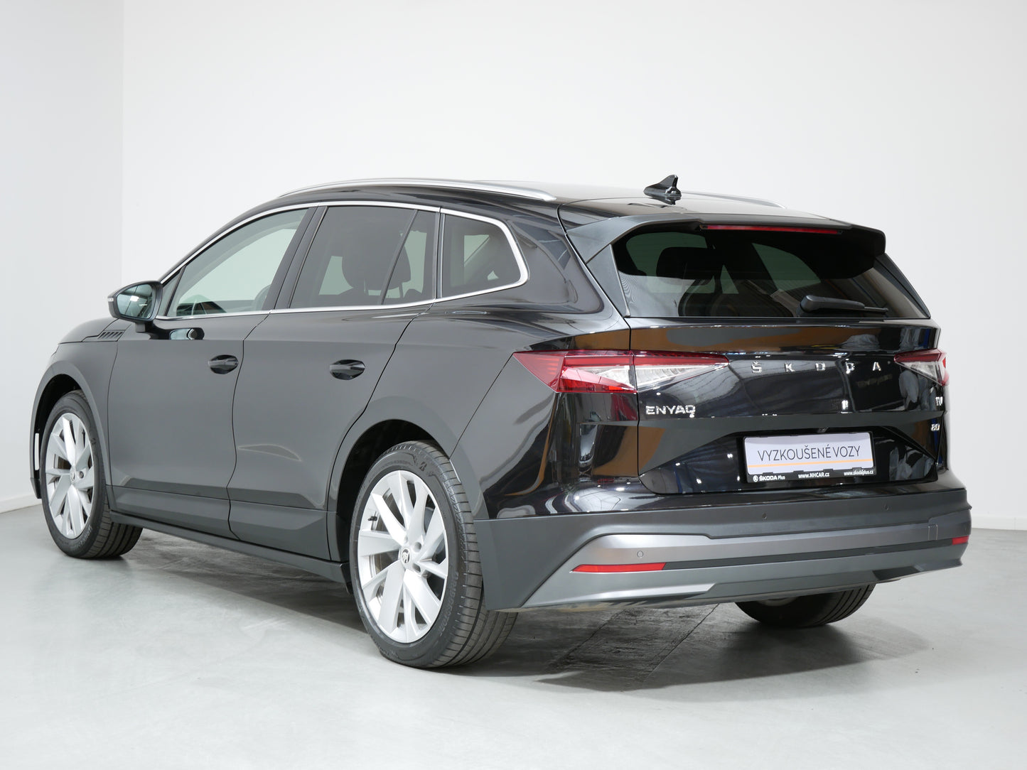 Škoda Enyaq 82kWh/150kW/ecoSUITE/TAŽNÉ/PANORAMA
